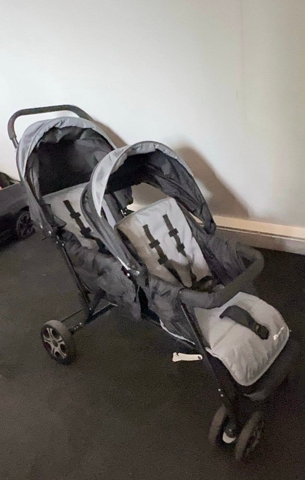 Duo kinderwagen / tweeling wagen, Ophalen, Zo goed als nieuw, Zonnekap