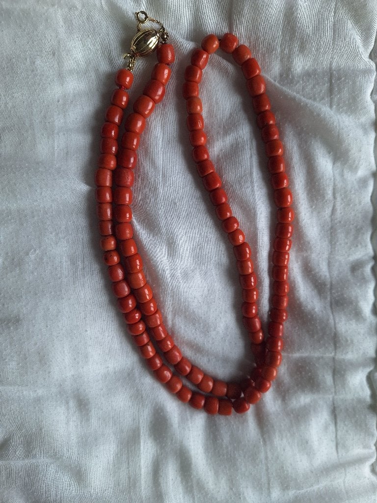 Bloedkoralen ketting Zeeuwse streekdracht), Ophalen, Overige materialen, Ketting