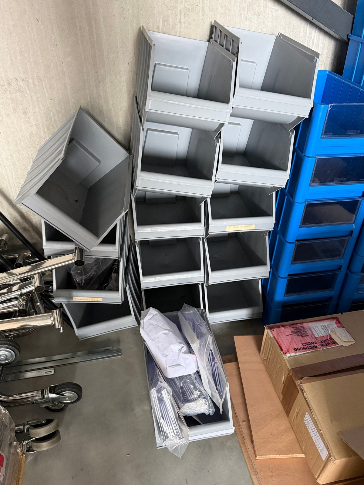 Diverse magazijnbakken en opbergsystemen, Verzenden