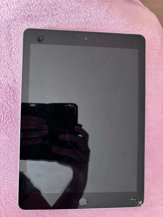 Apple iPad (2017) 32GB Wi-Fi - Gebarsten scherm, 10 inch, Gebruikt, 32 GB, Apple iPad