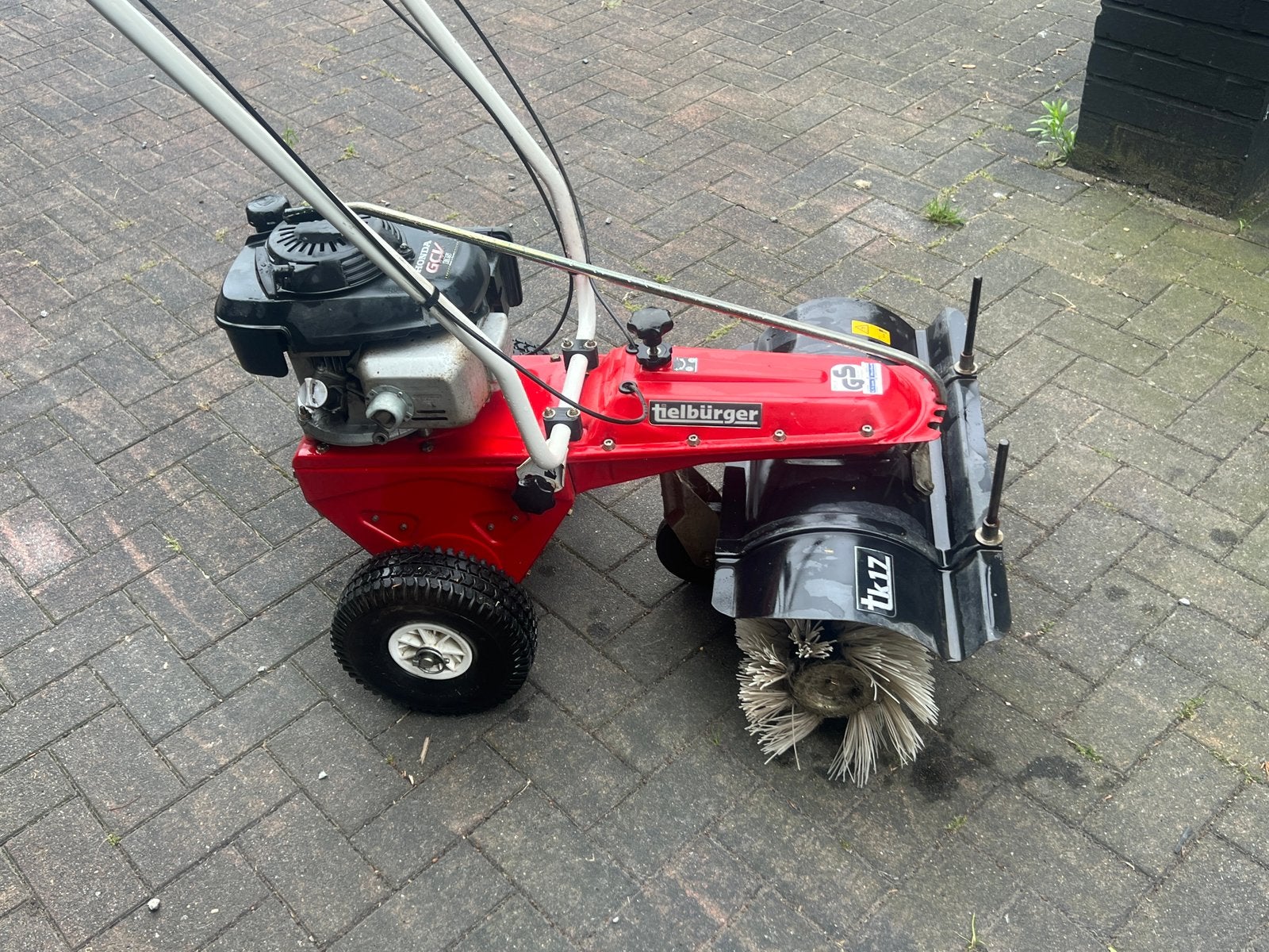 Tielburger TK17 veegmachine, Ophalen, Zo goed als nieuw