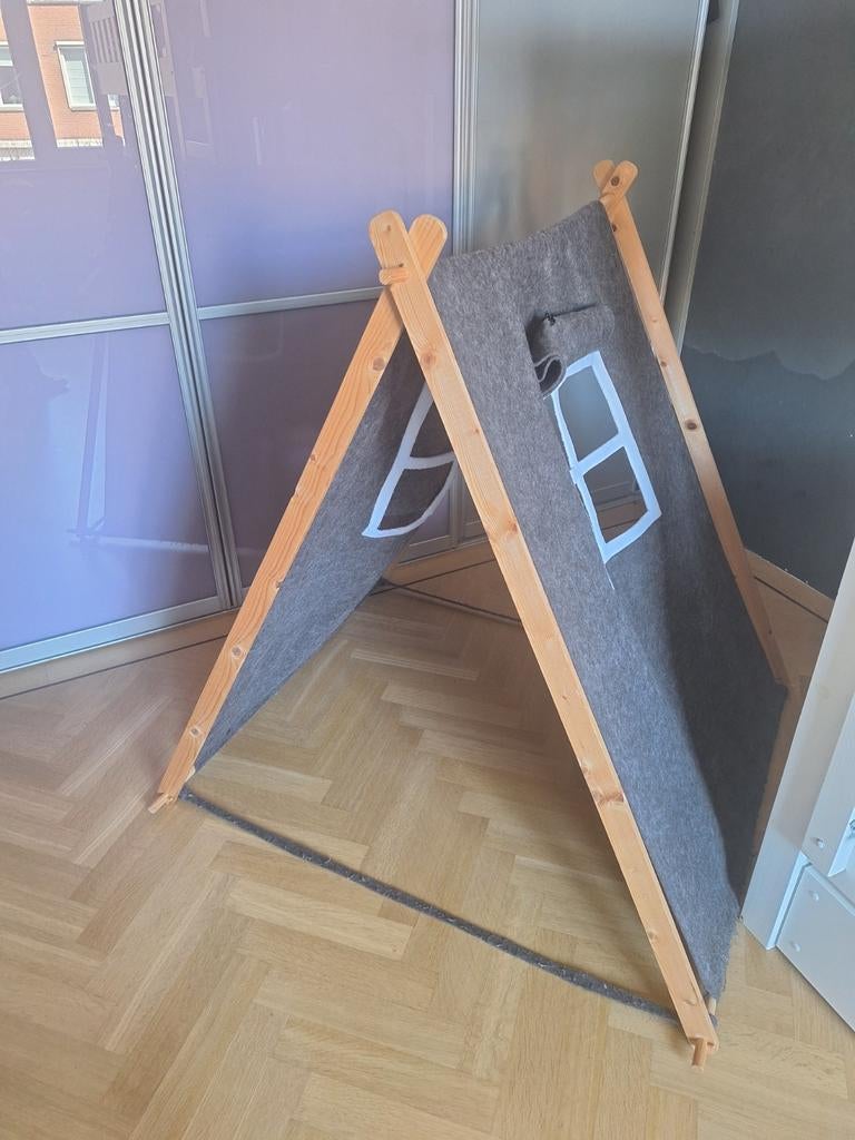 Handgemaakte Speelgoedtent van Vilt en Hout, Ophalen, Gebruikt