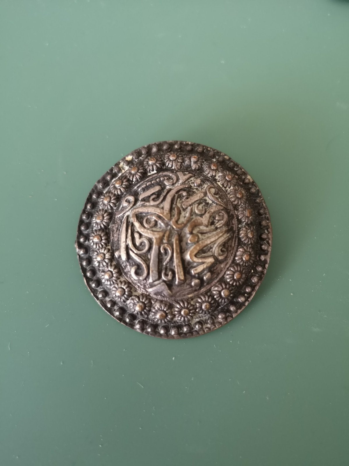 Vintage Broche met Zeeuwse Knopen - Diameter 4.5 cm, Overige materialen, 4 tot 7 cm, Gebruikt, Ophalen of Verzenden