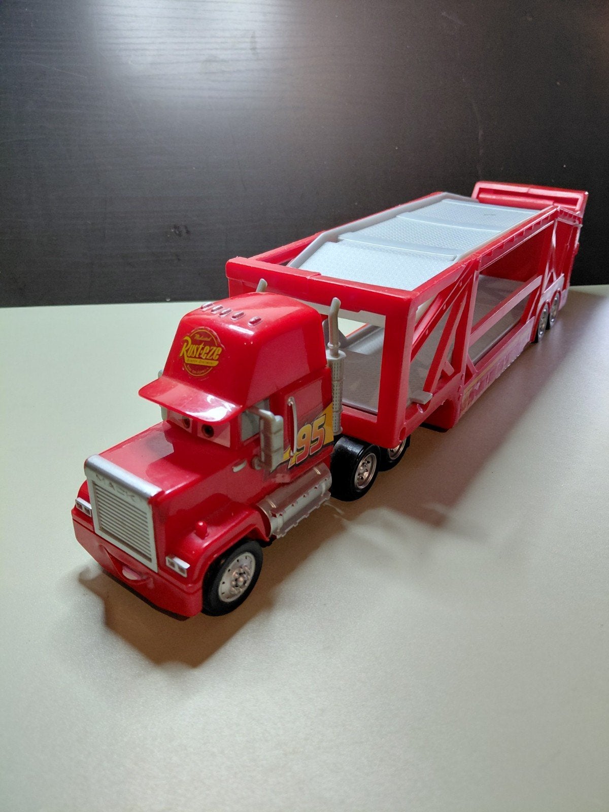 Disney Pixar Cars Mack Hauler Vrachtwagen, Verzamelen, Ophalen of Verzenden, Gebruikt