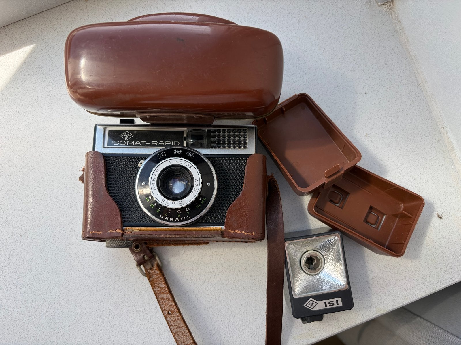 Vintage Agfa Isomat-Rapid camera met flitser en tas, Ophalen of Verzenden, Gebruikt, Compact, Overige Merken