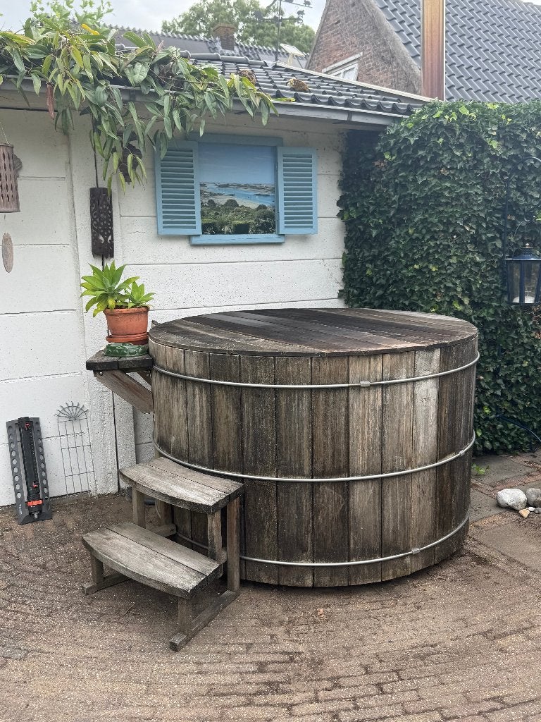 Storvatt Hottub Cedar Hout 150 cm Houtgestookt, Ophalen, Gebruikt, Trap, Vast