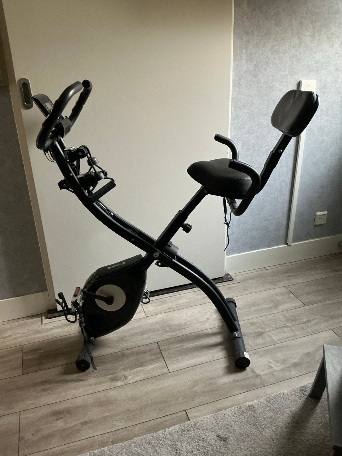 Inklapbare hometrainer - ideaal voor kleine ruimtes, Ophalen, Zo goed als nieuw, Metaal, Benen