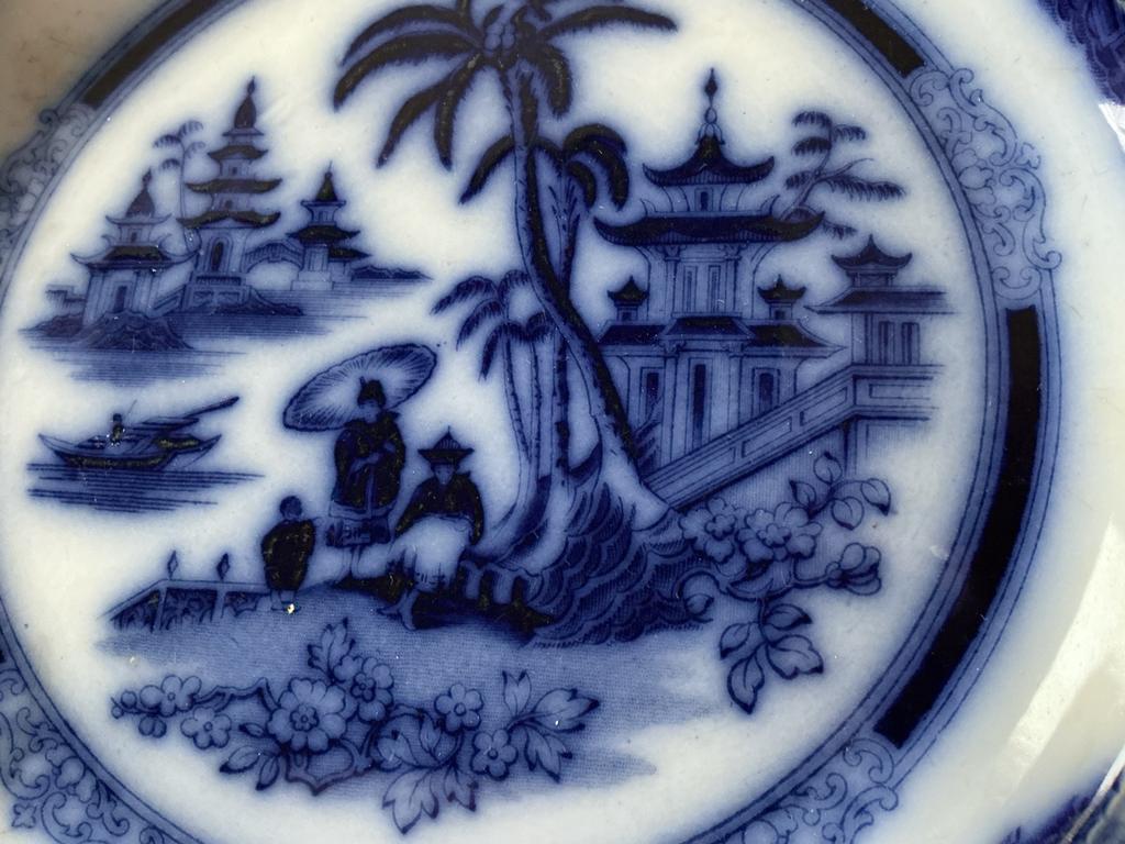 Blauw-wit wandbord met oosters tafereel, Ophalen of Verzenden