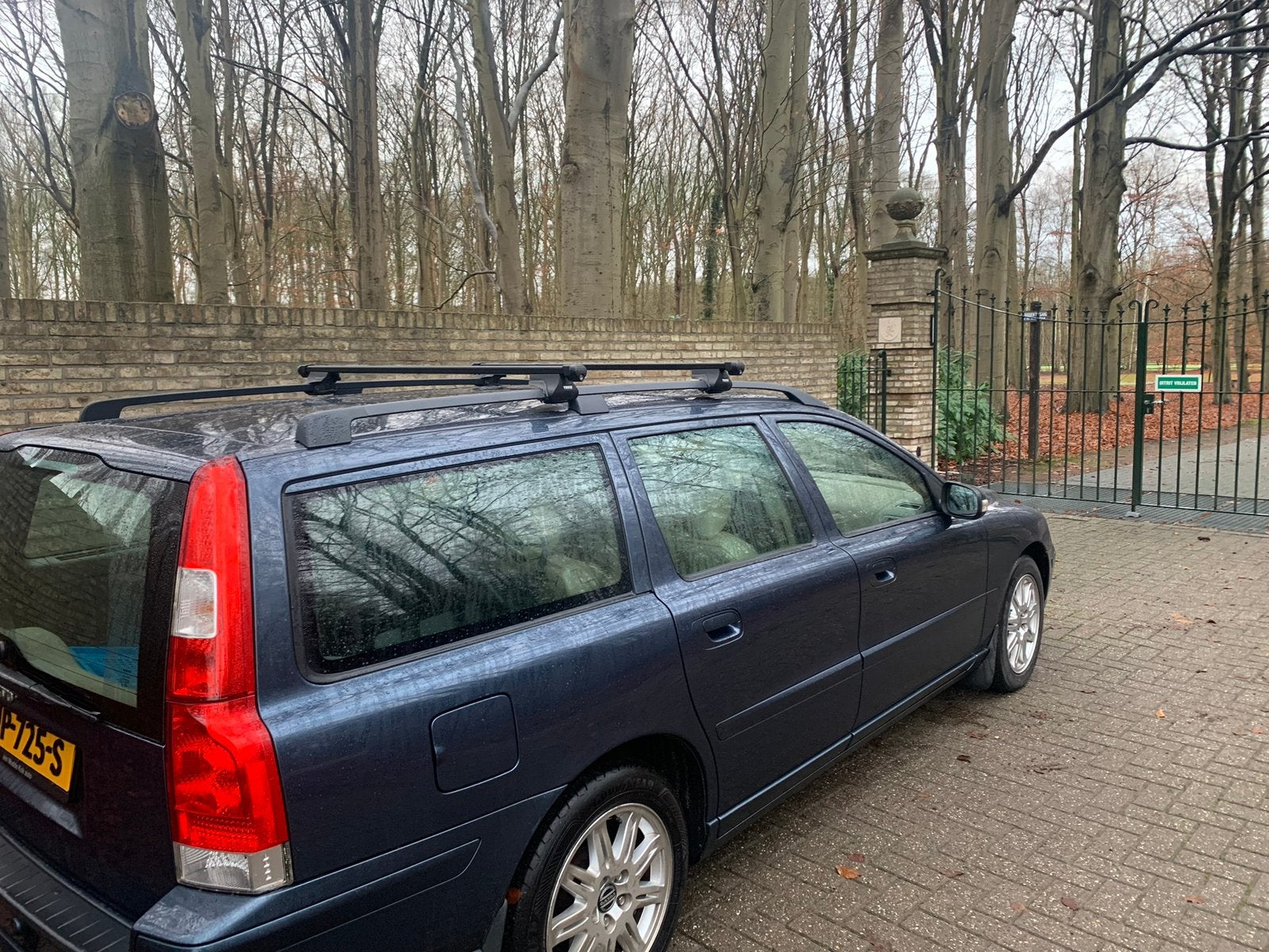 Thule dakdragers Volvo V70 2001-2007 met dakrails, Ophalen of Verzenden, Gebruikt