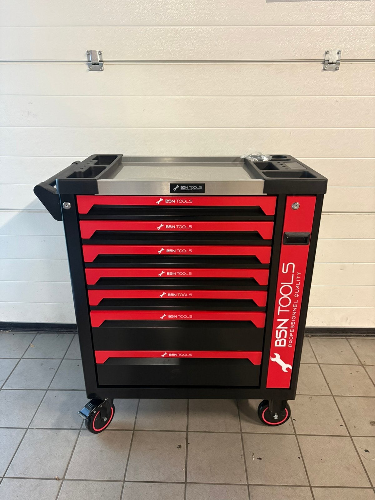 Nieuwe Gevulde gereedschapwagen, Ophalen, Zo goed als nieuw