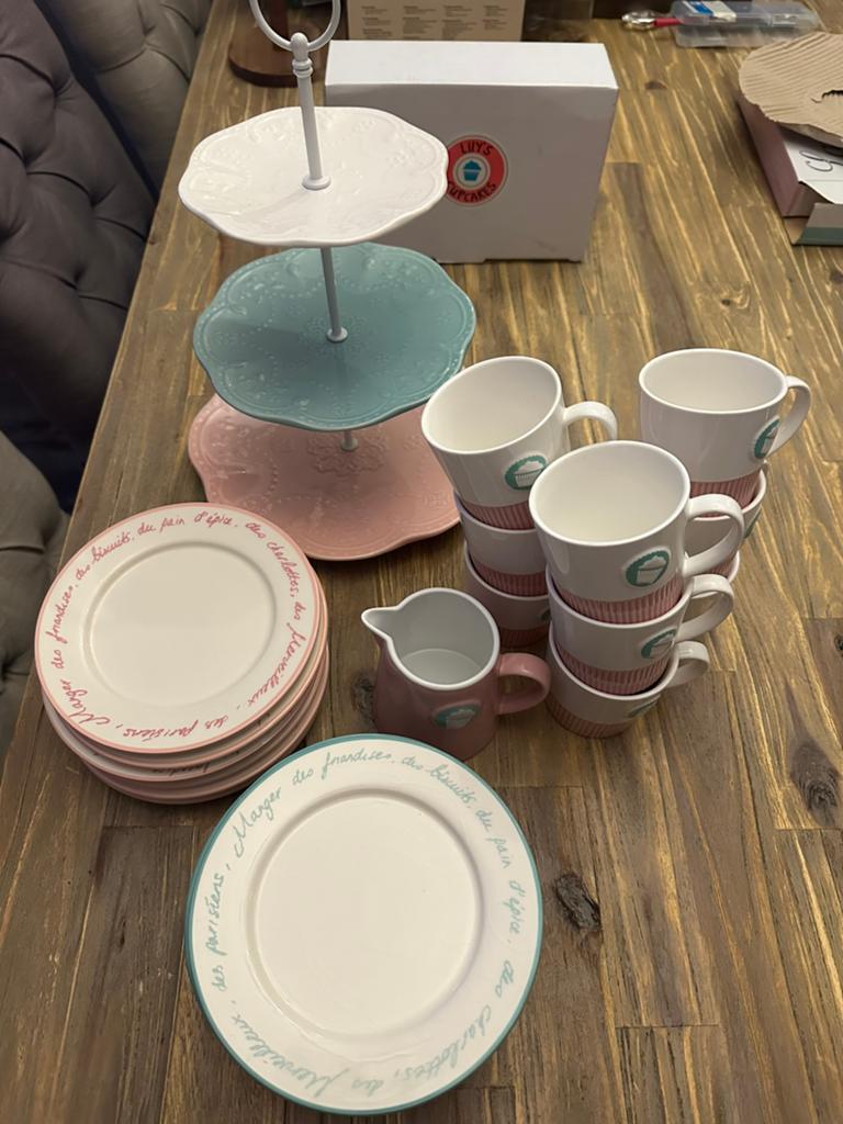 High tea set lilly’s cupcakes NU 30,-, Ophalen, Cupcakes, Versiering