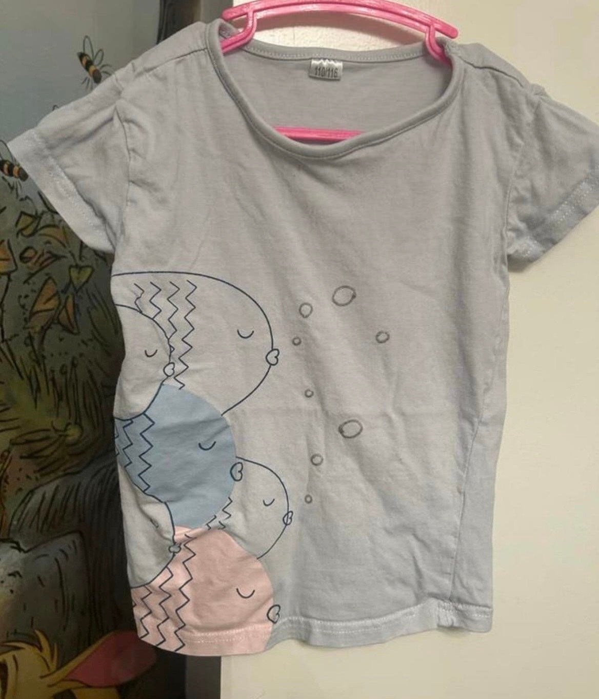 Grijs kinder T-shirt met print - Maat 110/116, Ophalen of Verzenden, Gebruikt, Jongen of Meisje, Shirt of Longsleeve