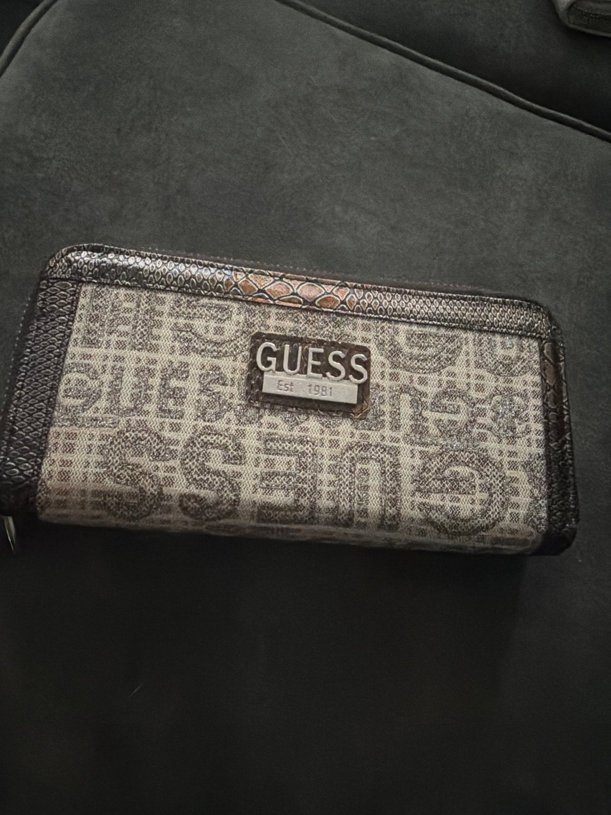 Guess portemonnee met dubbele rits - Zo goed als nieuw, Ophalen of Verzenden, Zo goed als nieuw, Bruin, Guess