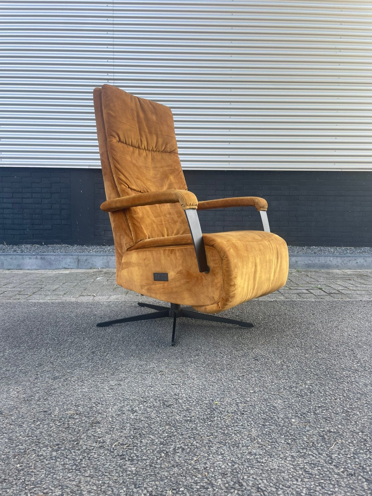 Prachtige oker gele elektrische relax fauteuil op accu, Huis en Inrichting, Fauteuils, Ophalen, Minder dan 75 cm, 50 tot 75 cm