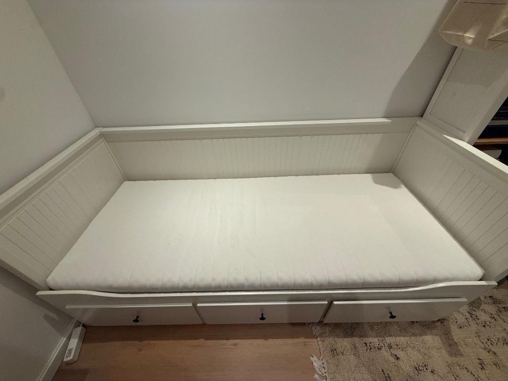 IKEA HEMNES bed with 3 drawers/2 mattresses, Ophalen, Gebruikt, Wit, Tweepersoons