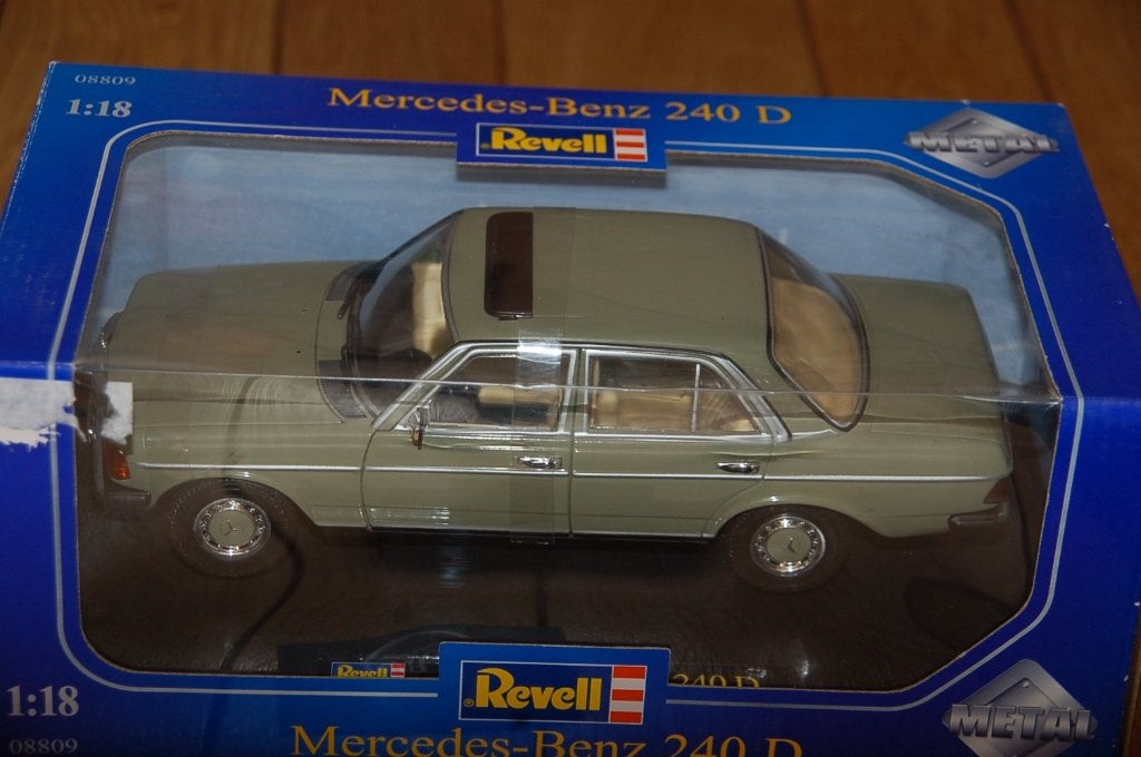 1:18 MERCEDES 240D W123 green Revell NEW WRH, Verzenden, Zo goed als nieuw, Auto, Revell