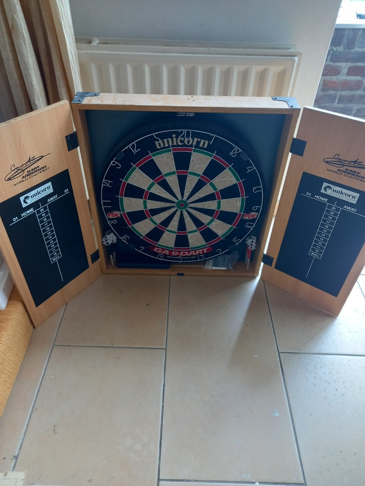 Dart-set Gary Anderson met pijlen(nooit gebruikt), Ophalen, Nieuw, Pijlen