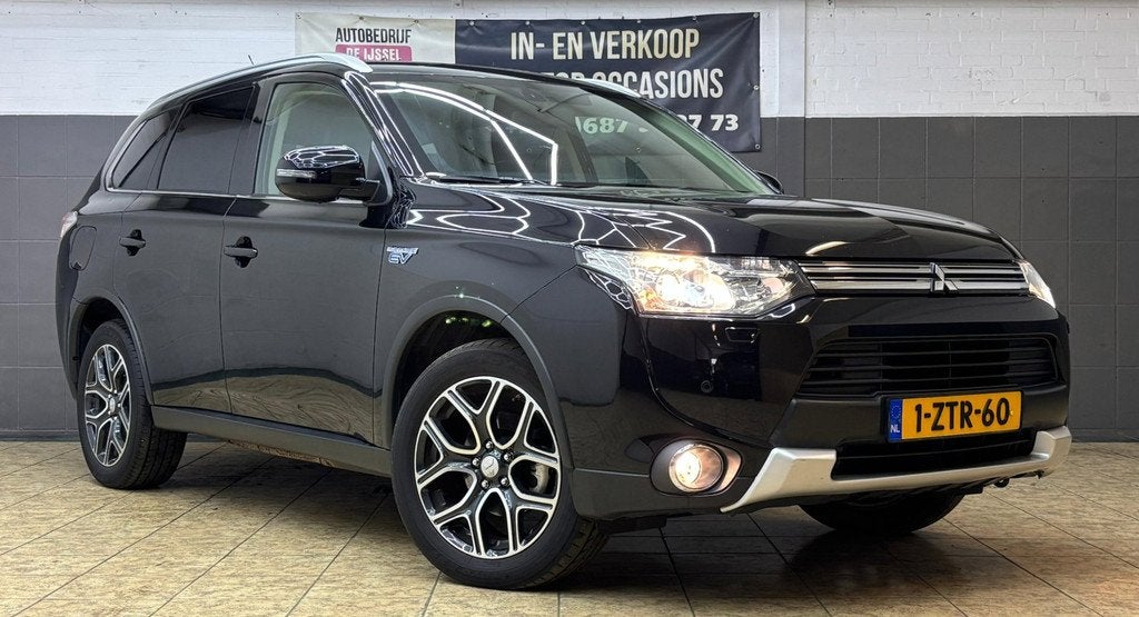 Mitsubishi Outlander 2.0 PHEV Instyle X-Line 4x4 /2DE Eigen/, Auto's, Mitsubishi, 1998 cc, 4 cilinders, Zwart, Vierwielaandrijving