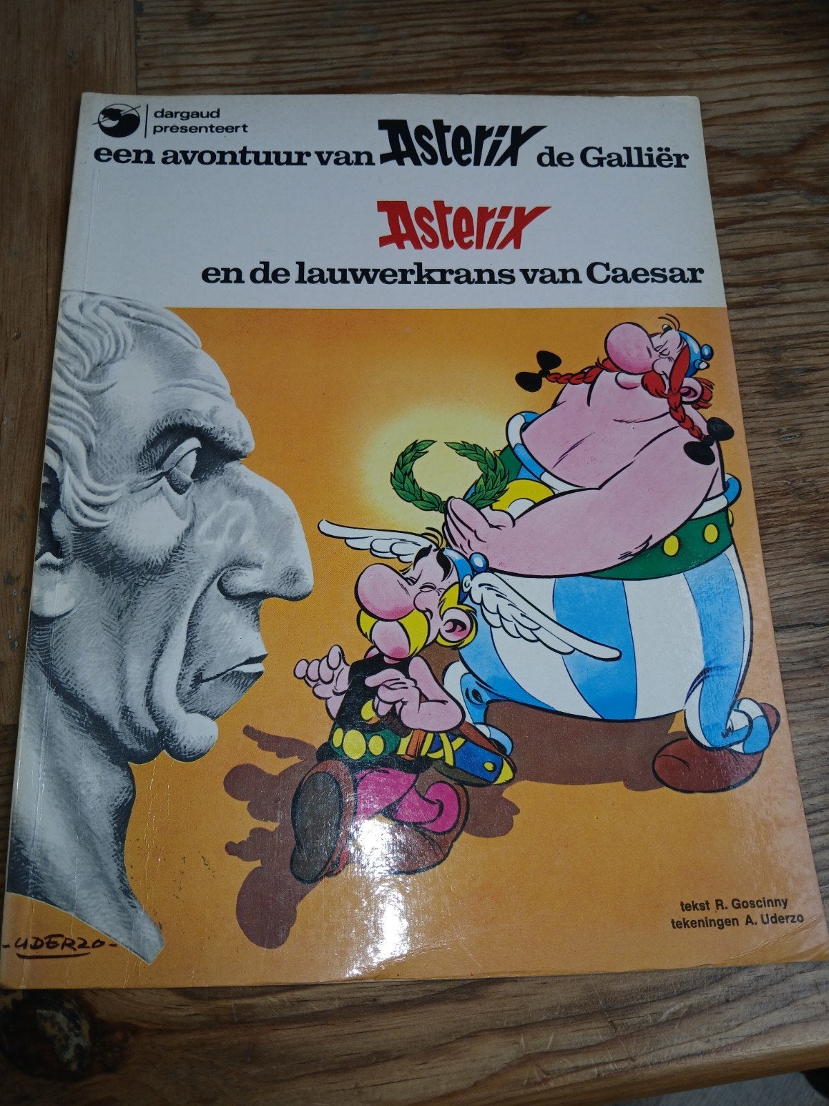 Asterix en de lauwerkrans van Caesar - Vintage stripboek, Ophalen of Verzenden