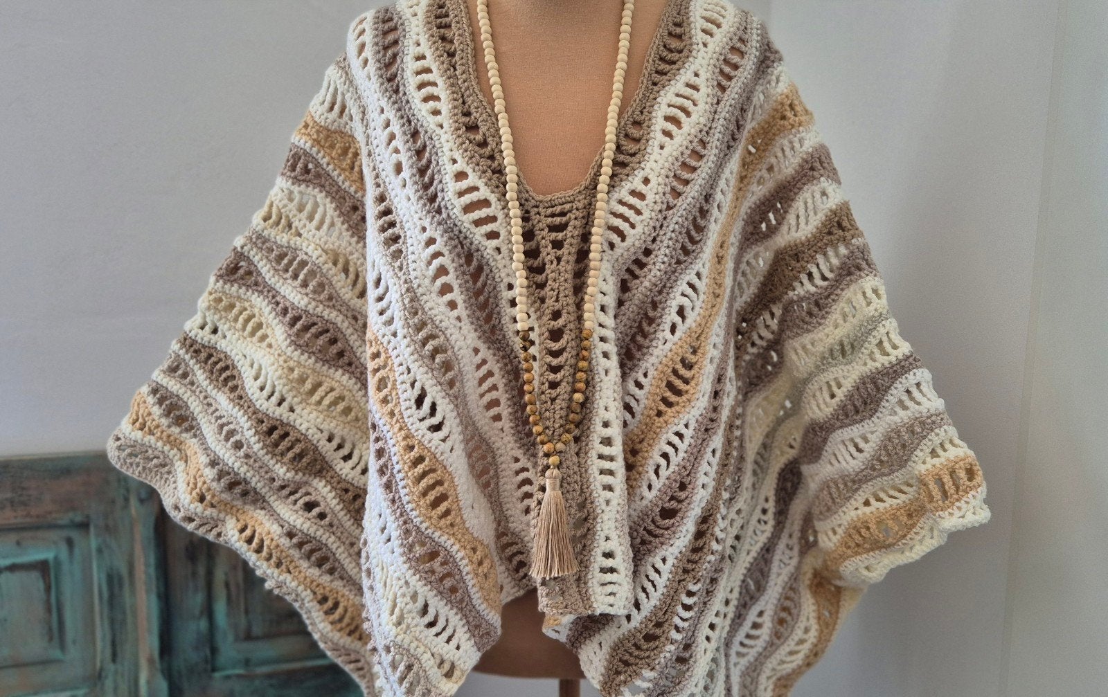 HandmadeByGreet poncho  free size, Ophalen of Verzenden, Nieuw, Beige