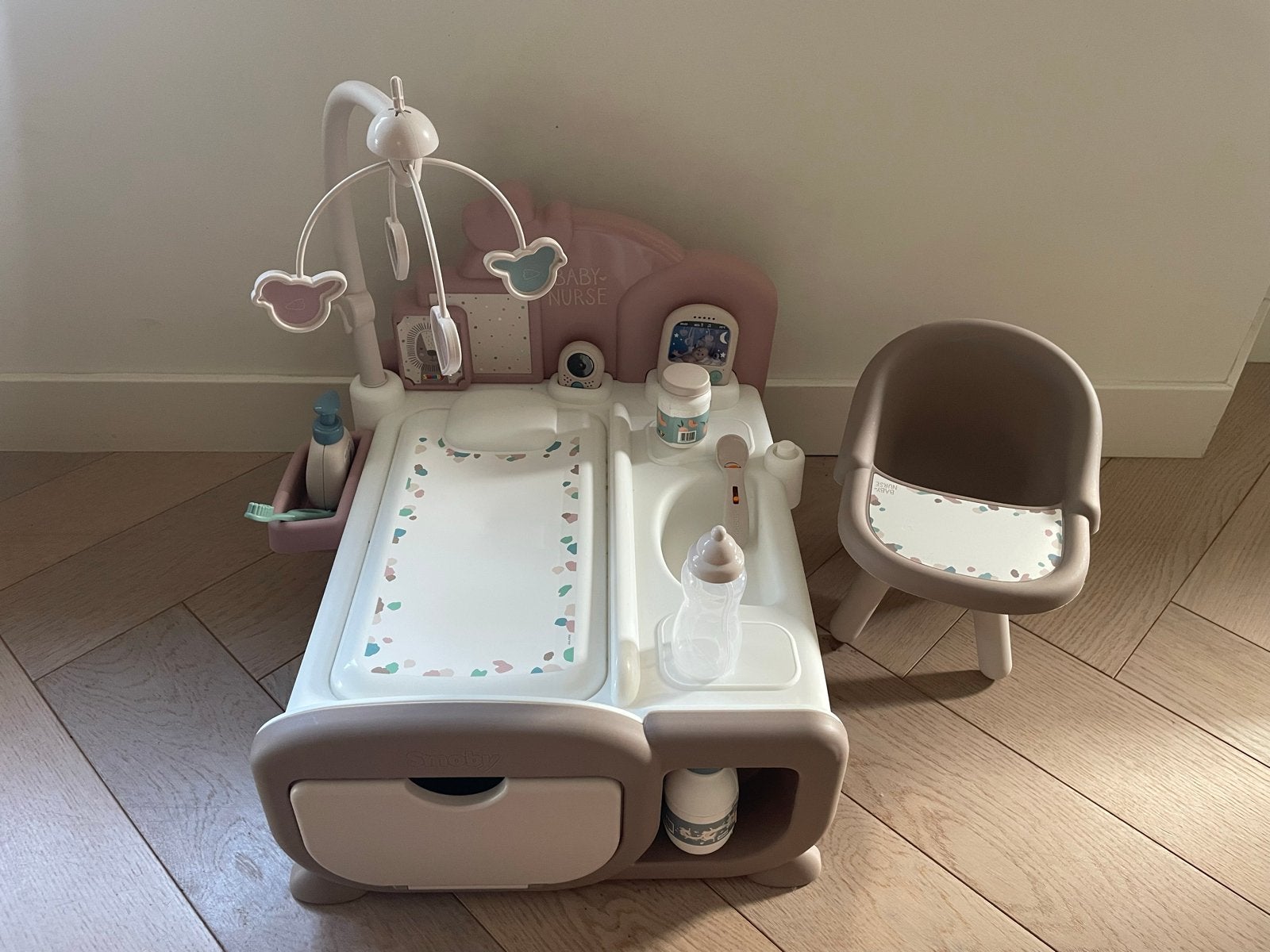 Smoby Baby Nurse speelset met accessoires en stoel, Ophalen of Verzenden, Zo goed als nieuw, Meisje