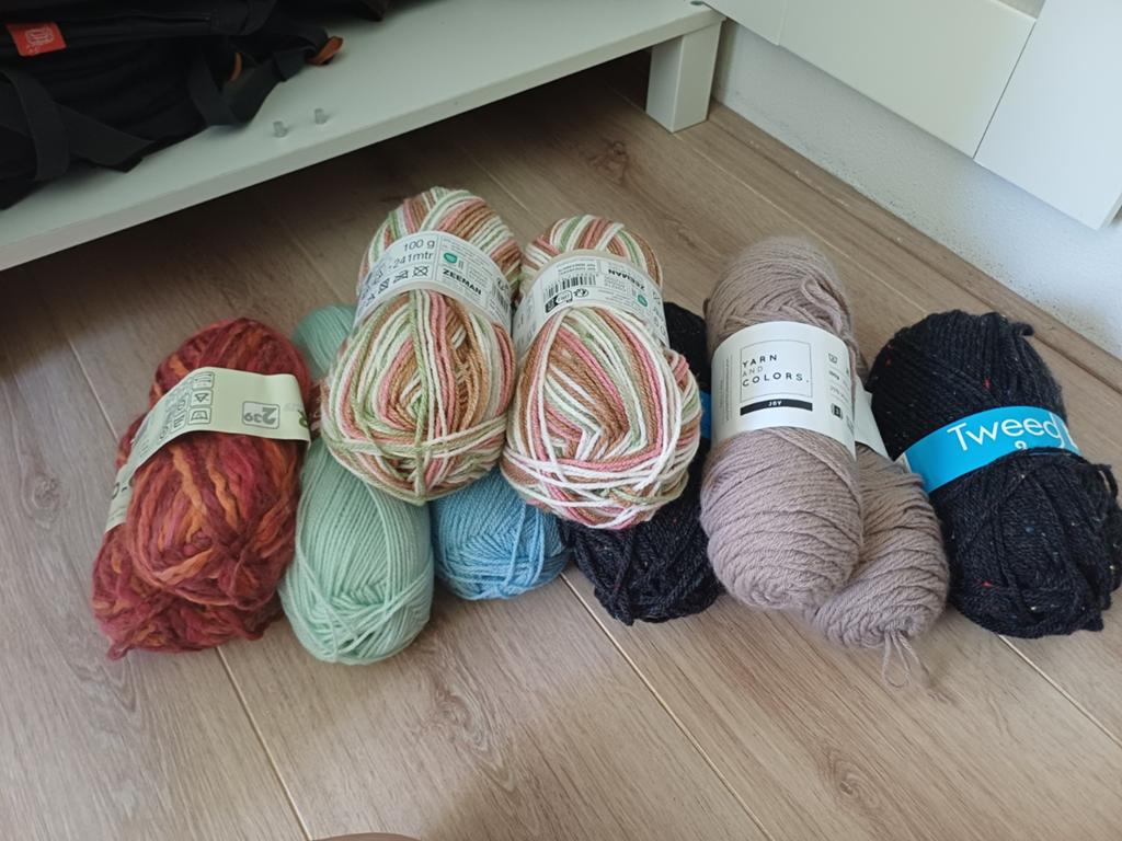 Pakket met 10 bollen nieuwe wol, Hobby en Vrije tijd, Breien en Haken, Ophalen of Verzenden, Nieuw, Breien of Haken, Wol of Garen
