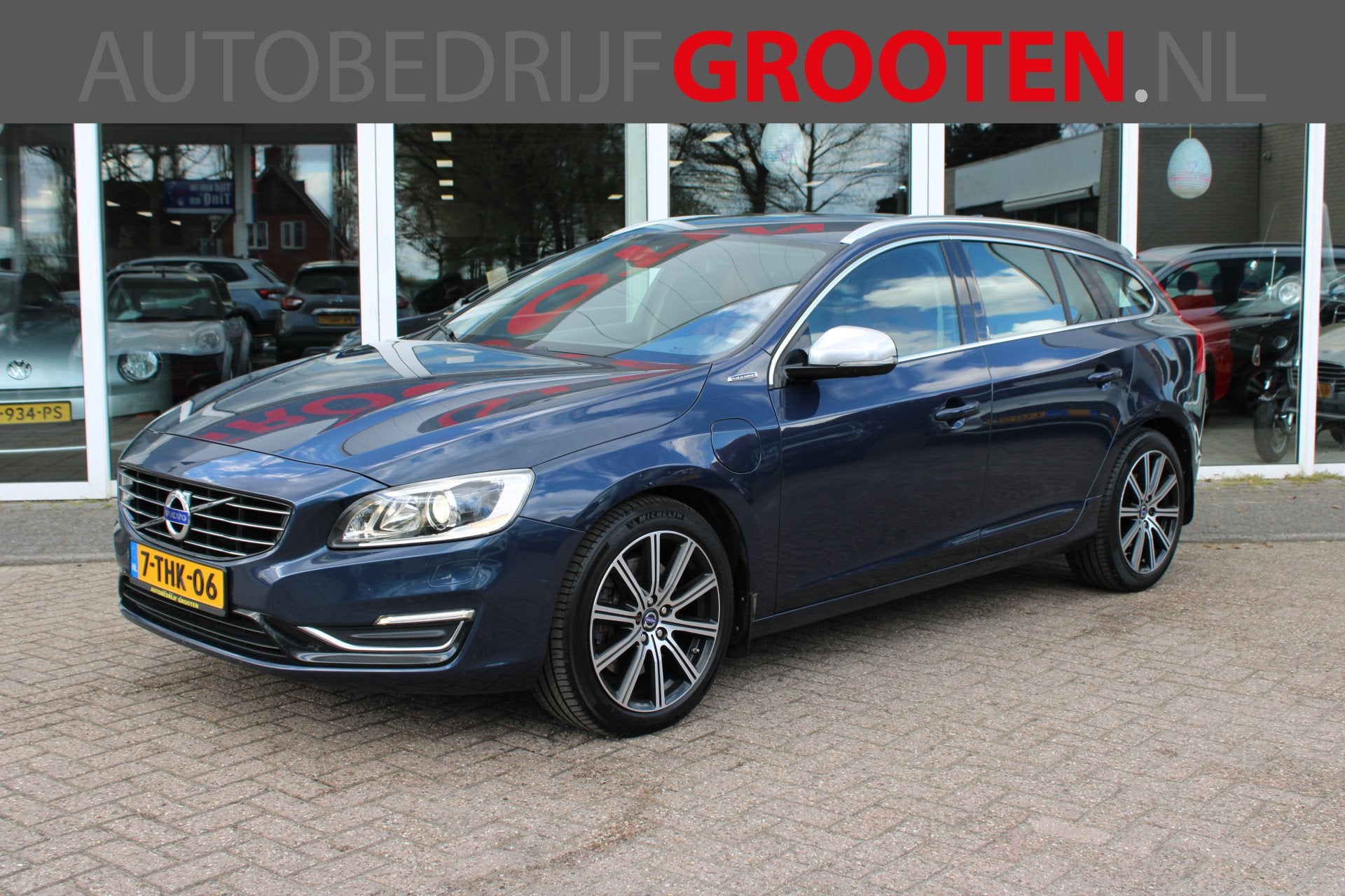 Volvo V60 2.4 D6 AWD Plug-In Hybrid Summum (bj 2014), Auto's, Automaat, Blauw, Vierwielaandrijving, 212 €/maand