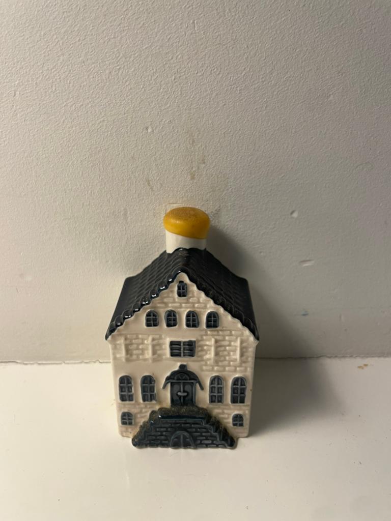 KLM huisje nummer 4, Ophalen of Verzenden, Zo goed als nieuw