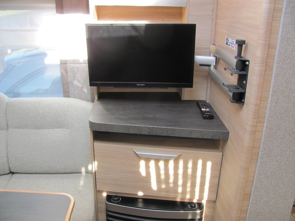 Foto 11 van Knaus 460 EU Sudw, MOVER AIRCO LUIFEL UNICO VT/LF PRACHTIG !