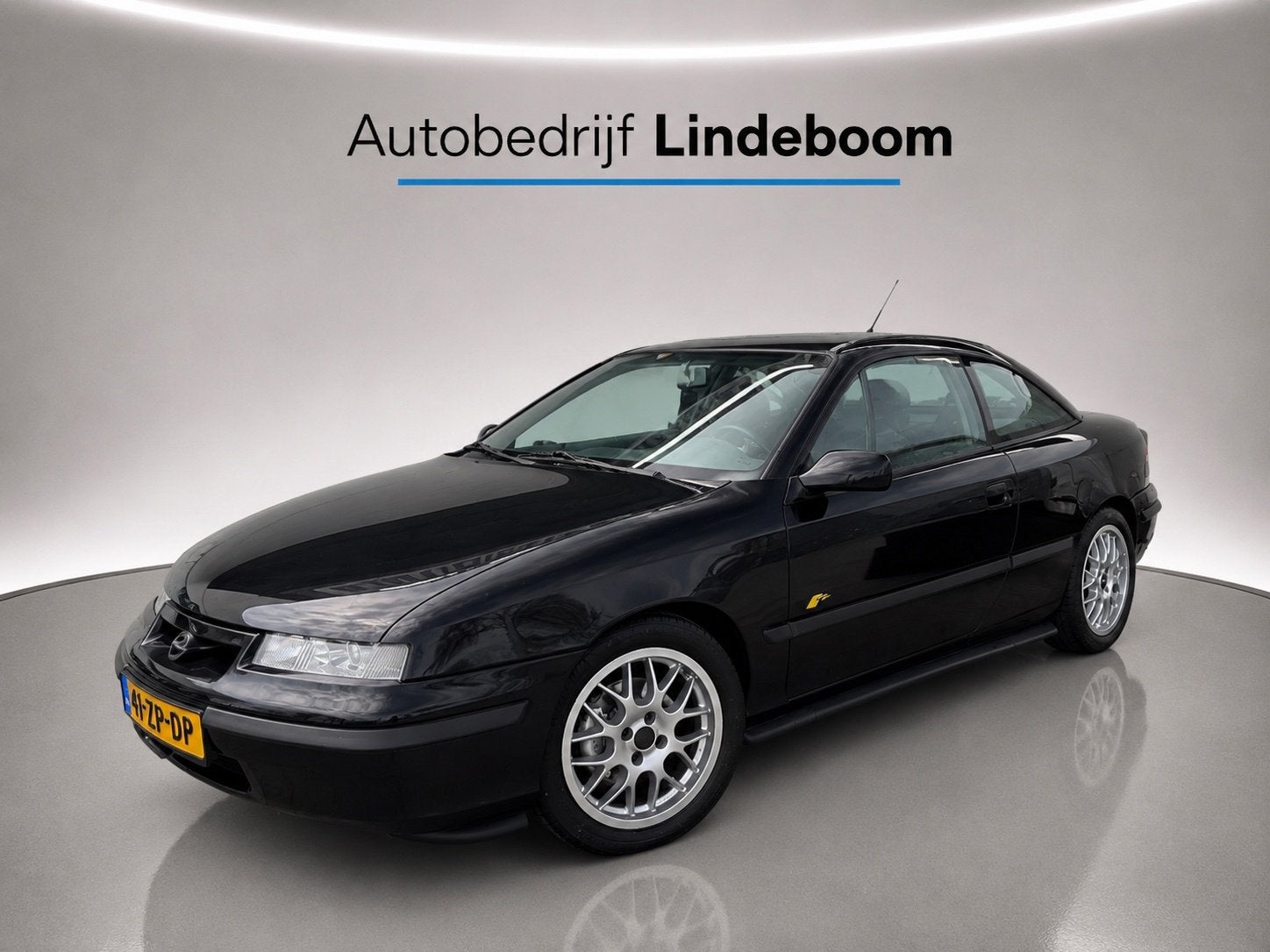 Opel Calibra 2.0i-16V DTM Edition 0653 Irmscher verlagings s, Auto's, Opel, 1998 cc, Zwart, 4 cilinders, Zwart