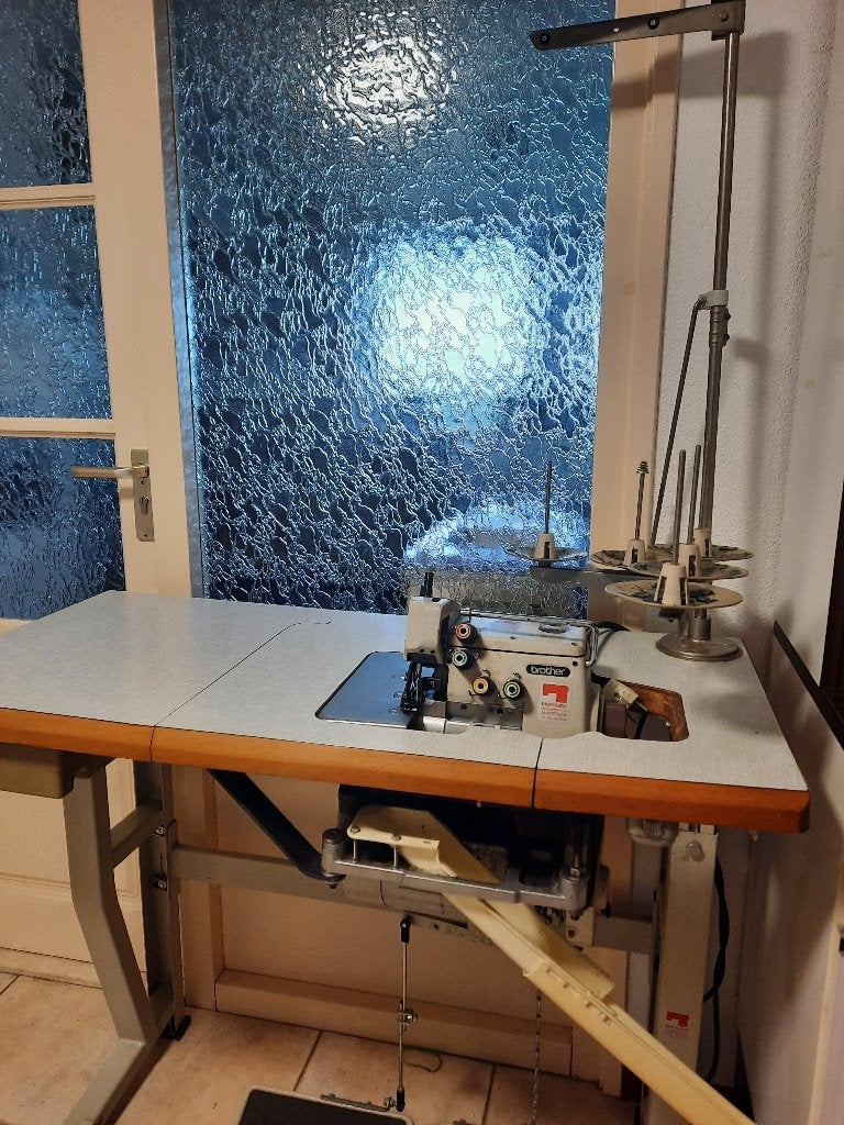 Brother 5 draads lockmachine, Ophalen, Gebruikt, Lockmachine, Industrieel