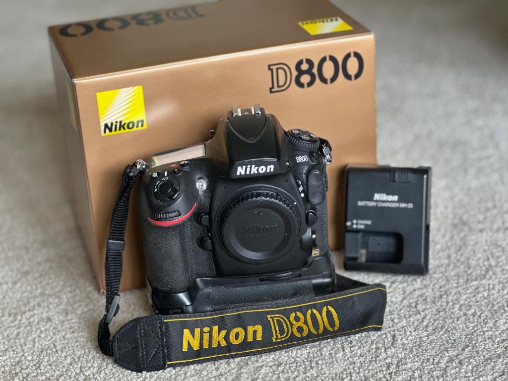 Nikon D800 body + grip + CF-card en weinig clicks, Audio, Tv en Foto, Fotocamera's Digitaal, Spiegelreflex, Ophalen of Verzenden