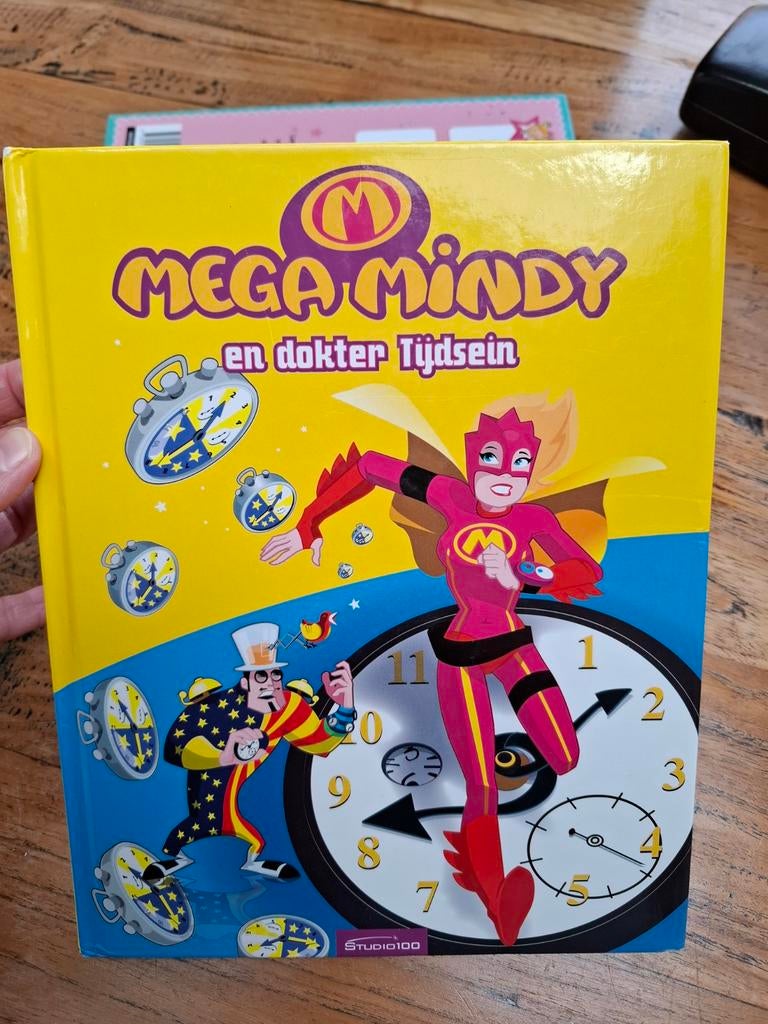 Mega Mindy en dokter Tijdsein - Studio 100, Boeken, Kinderboeken | Jeugd | onder 10 jaar, Ophalen of Verzenden, Zo goed als nieuw
