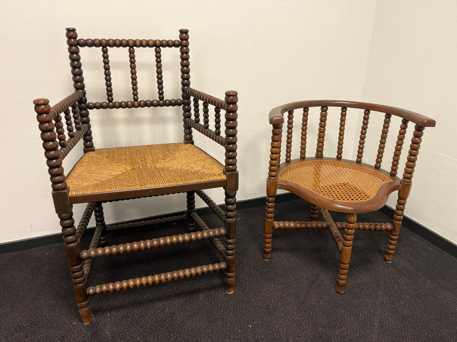 Set van twee antieke stoelen met gedraaide poten, Antiek en Kunst, Ophalen