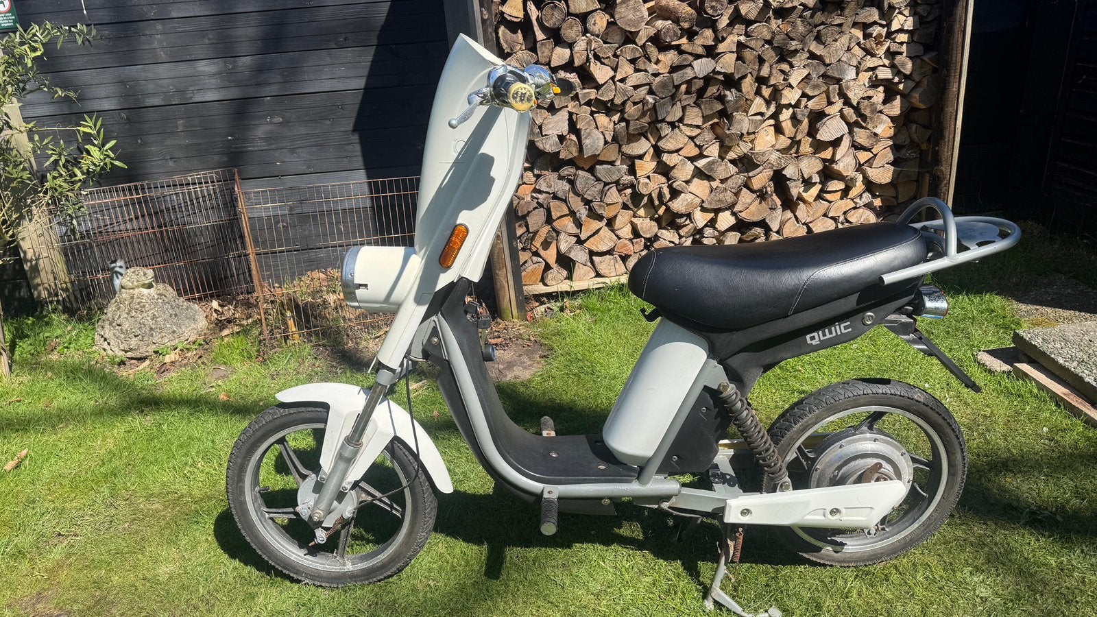 Qwic Emoto Lite electrische scooter, Fietsen en Brommers, Scooters | Overige merken, Ophalen, Gebruikt, Elektrisch, Maximaal 25 km/u
