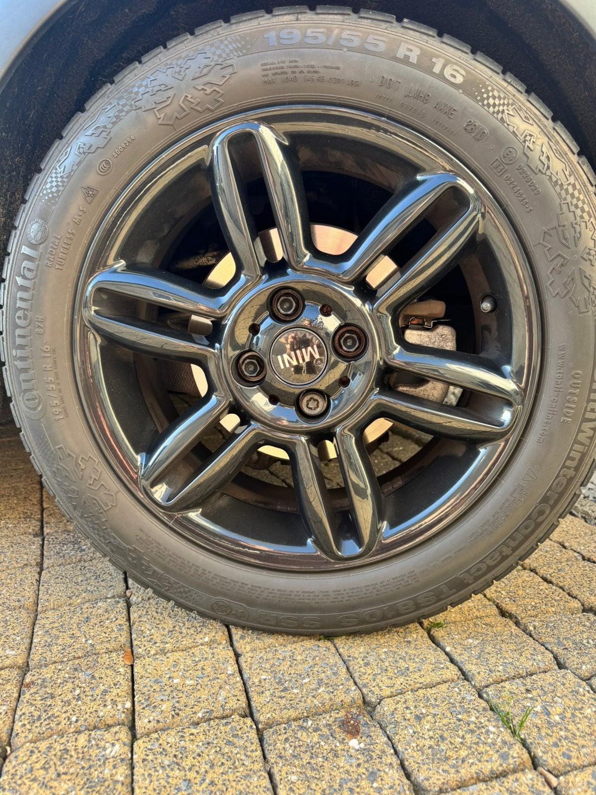 4 zwarte lichtmetalen velgen met zomerbanden voor Mini, Auto-onderdelen, Gebruikt, 16 inch, Banden en Velgen, Ophalen of Verzenden