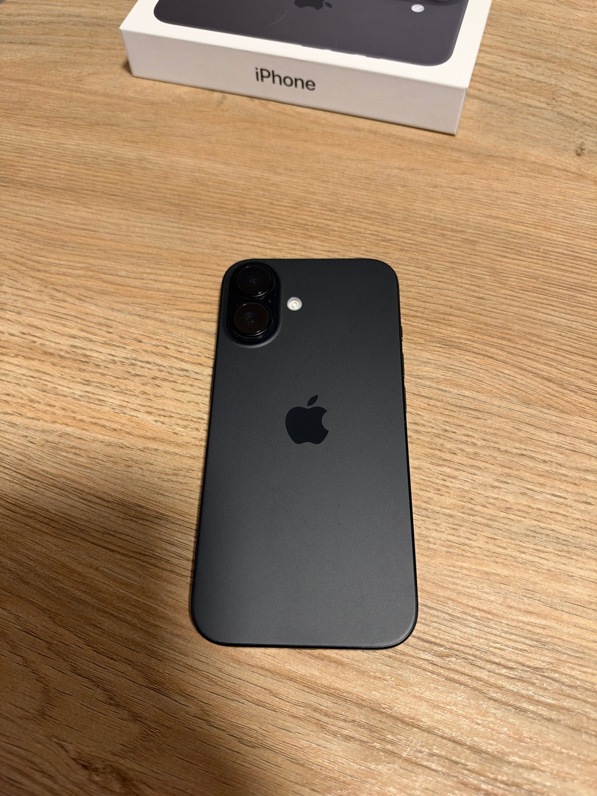 Foto 3 van iPhone 16 128GB - Zo goed als nieuw, batterij 92%