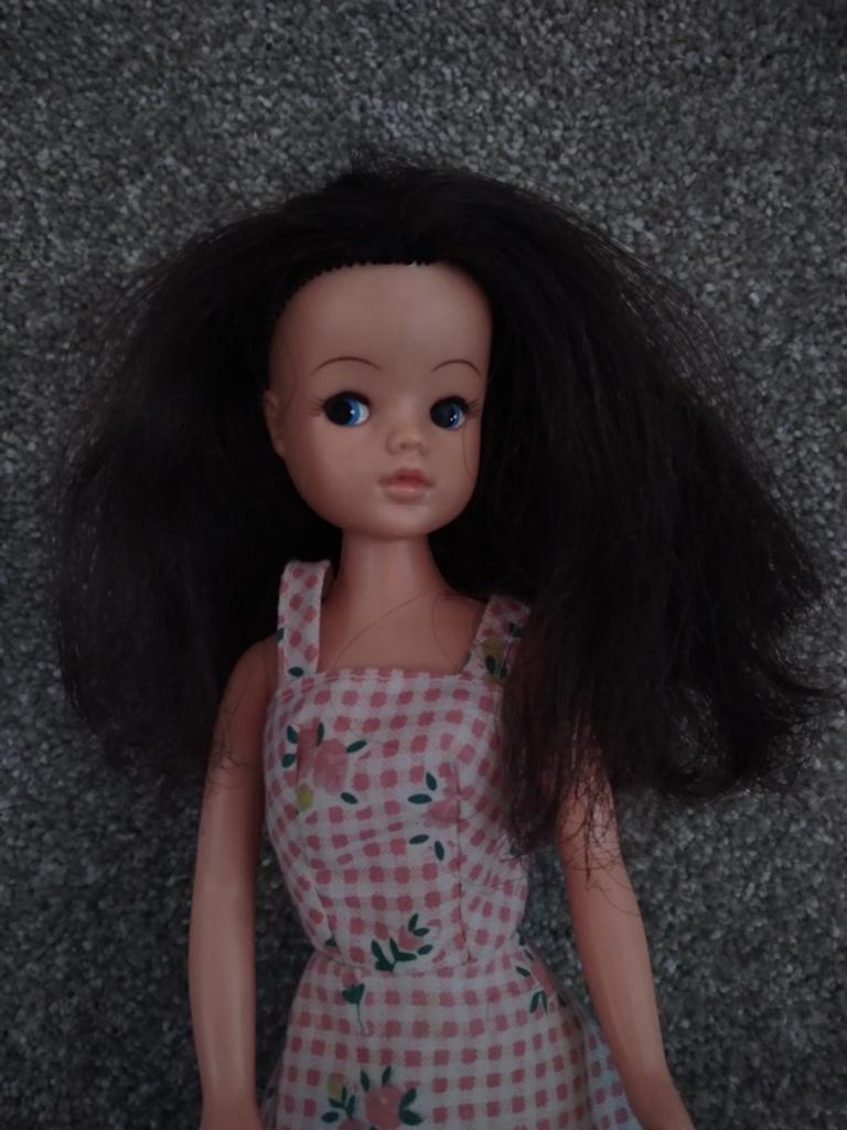 Vintage Sindy brunette, Verzamelen, Poppen, Ophalen of Verzenden, Gebruikt