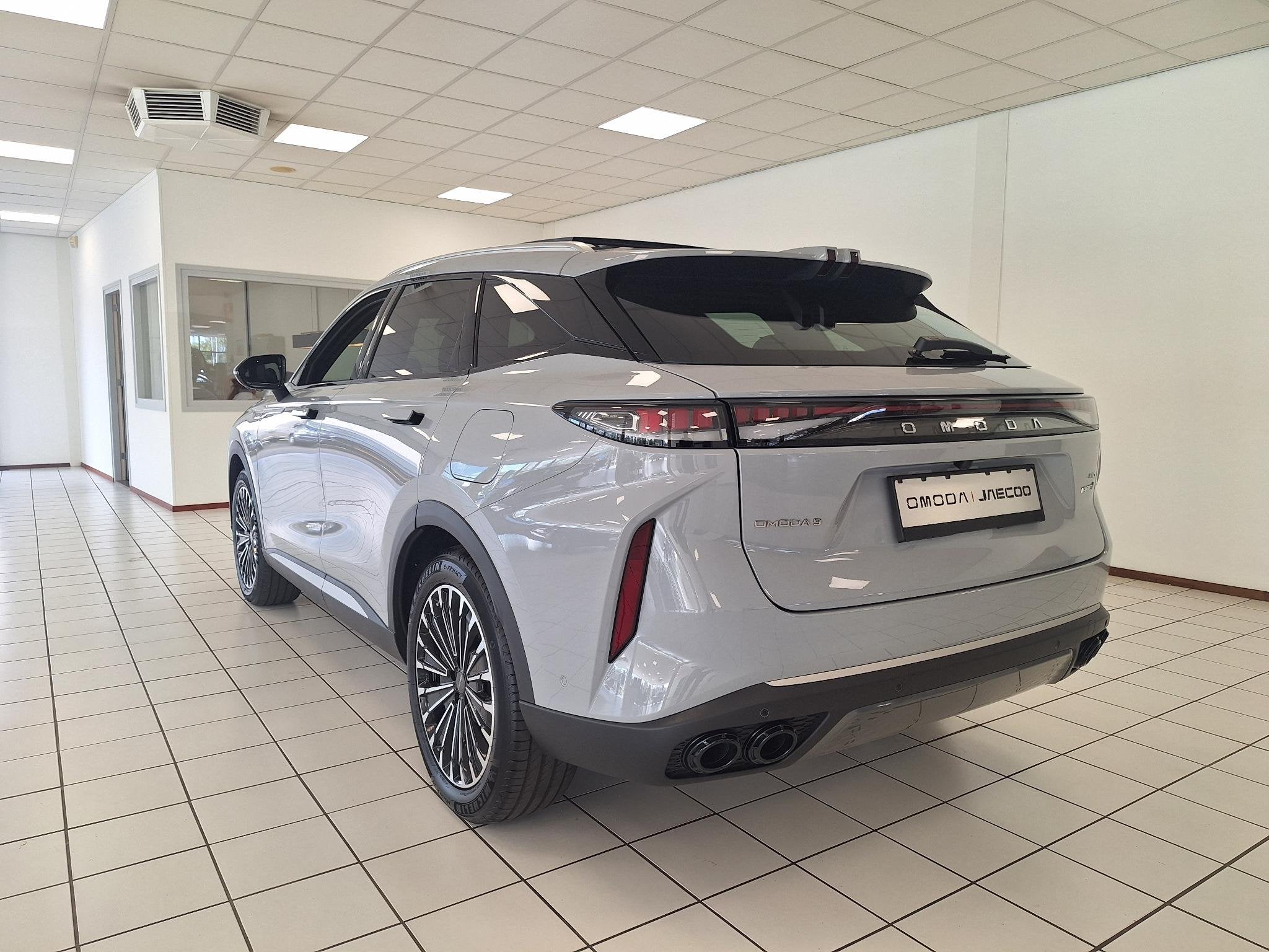 Omoda 9 PHEV Premium Panoramadak - 1100KM Bereik, Auto's, Overige Auto's, Automaat, 4 cilinders, Bedrijf, 530 pk