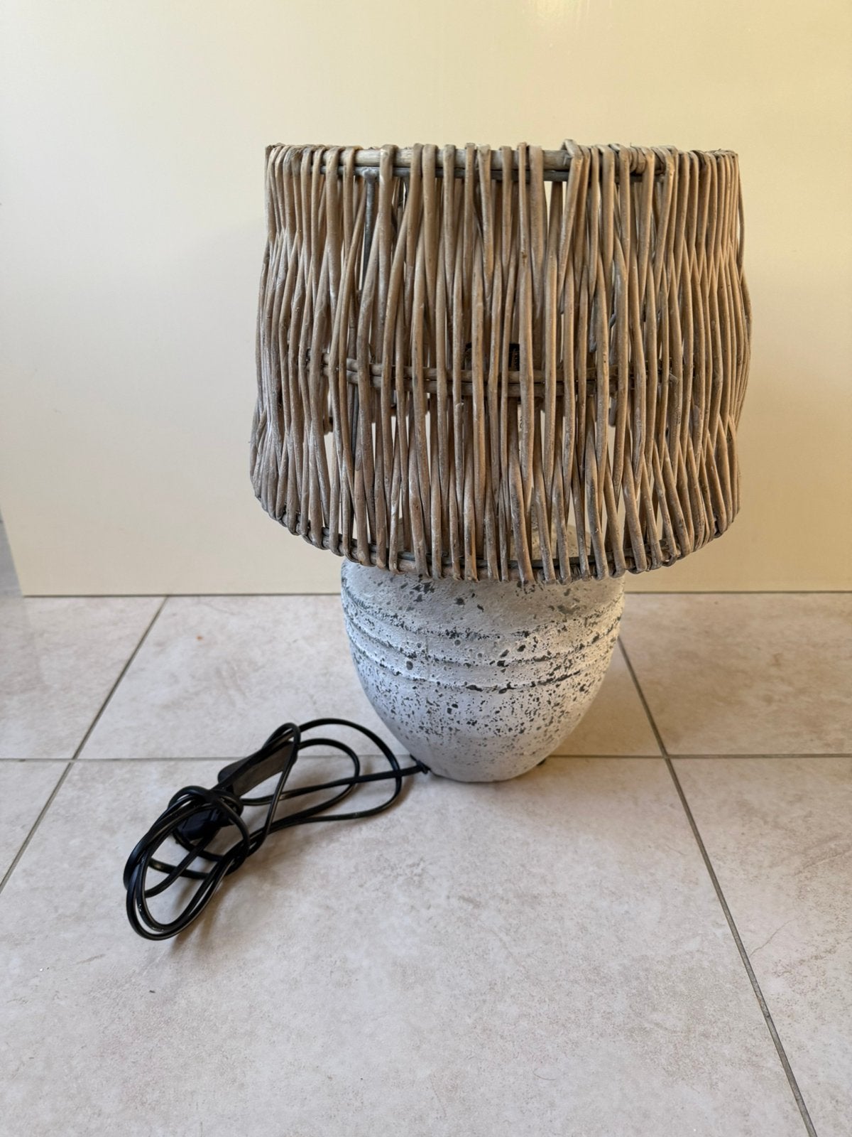 Schemerlamp, bijzetlamp, tafellamp, rustiek rattan, riet, Huis en Inrichting, Riviera Maison, Met kap, Zo goed als nieuw, Grijs