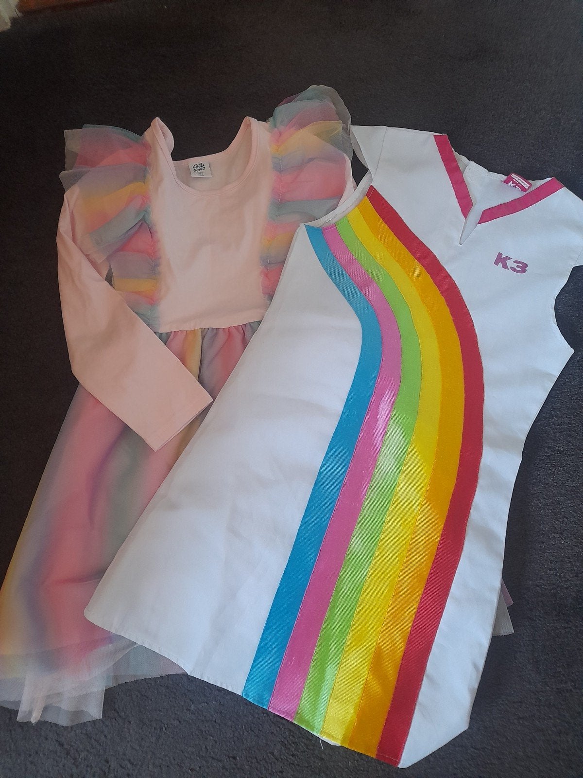 2 Verkleedjurkjes Maat 122: Prinses & K3 Regenboog, Ophalen of Verzenden, Zo goed als nieuw, 122 t/m 128, Meisje