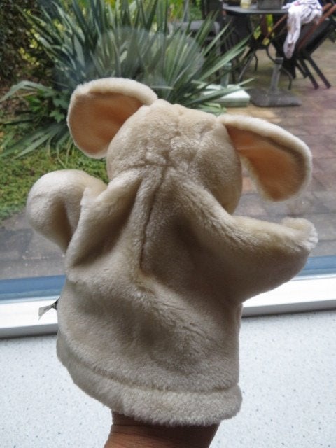 Handpop Hond Buldog puppy merk PAGE poppenkastpop, Zo goed als nieuw, Met label, Beige, Hond