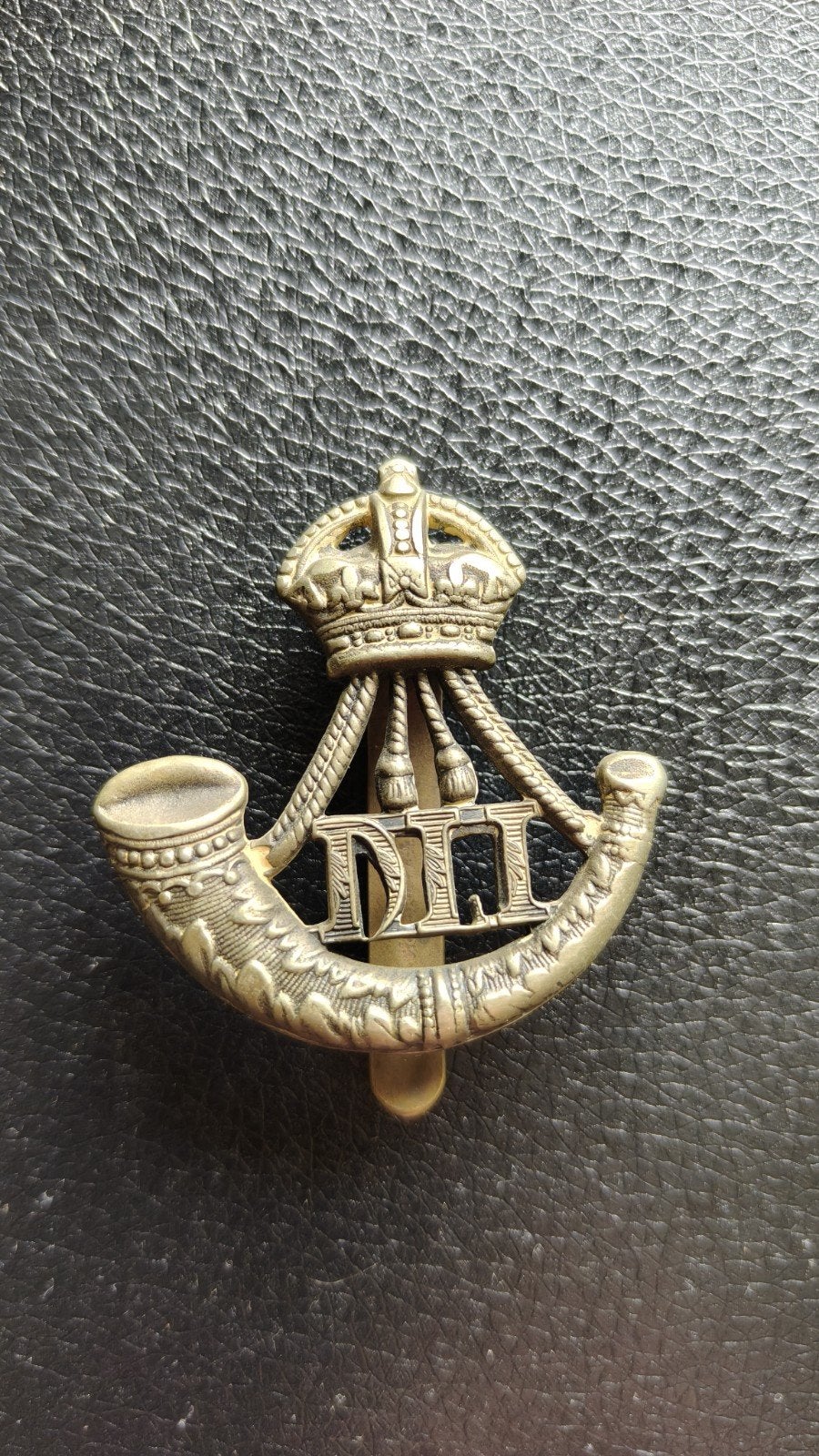 Originele WW2 capbadge Durham Light Infantry., Ophalen of Verzenden, Landmacht, Engeland, Embleem of Badge