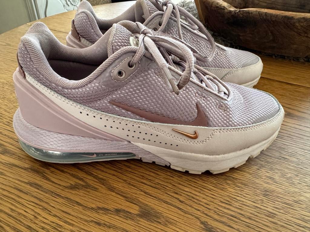 Nike Air Max Sneakers mt 41 - Zo goed als nieuw, Ophalen of Verzenden, Zo goed als nieuw, Roze, Sneakers of Gympen