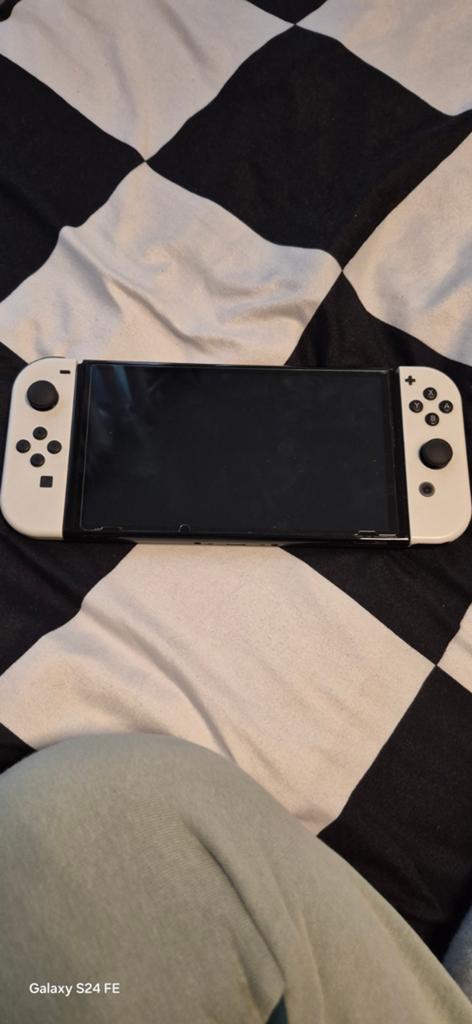 Switch OLED, Spelcomputers en Games, Spelcomputers | Nintendo Switch, Ophalen, Zo goed als nieuw, Met 1 controller, Switch OLED