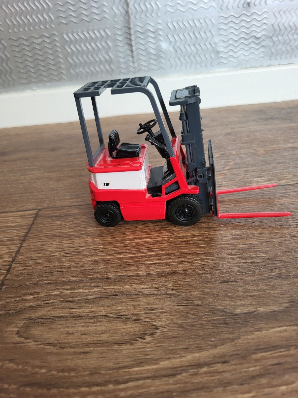 Miniatuur vorkheftruck model 1:25 - Rood/Wit, Ophalen of Verzenden, Zo goed als nieuw, Overige typen