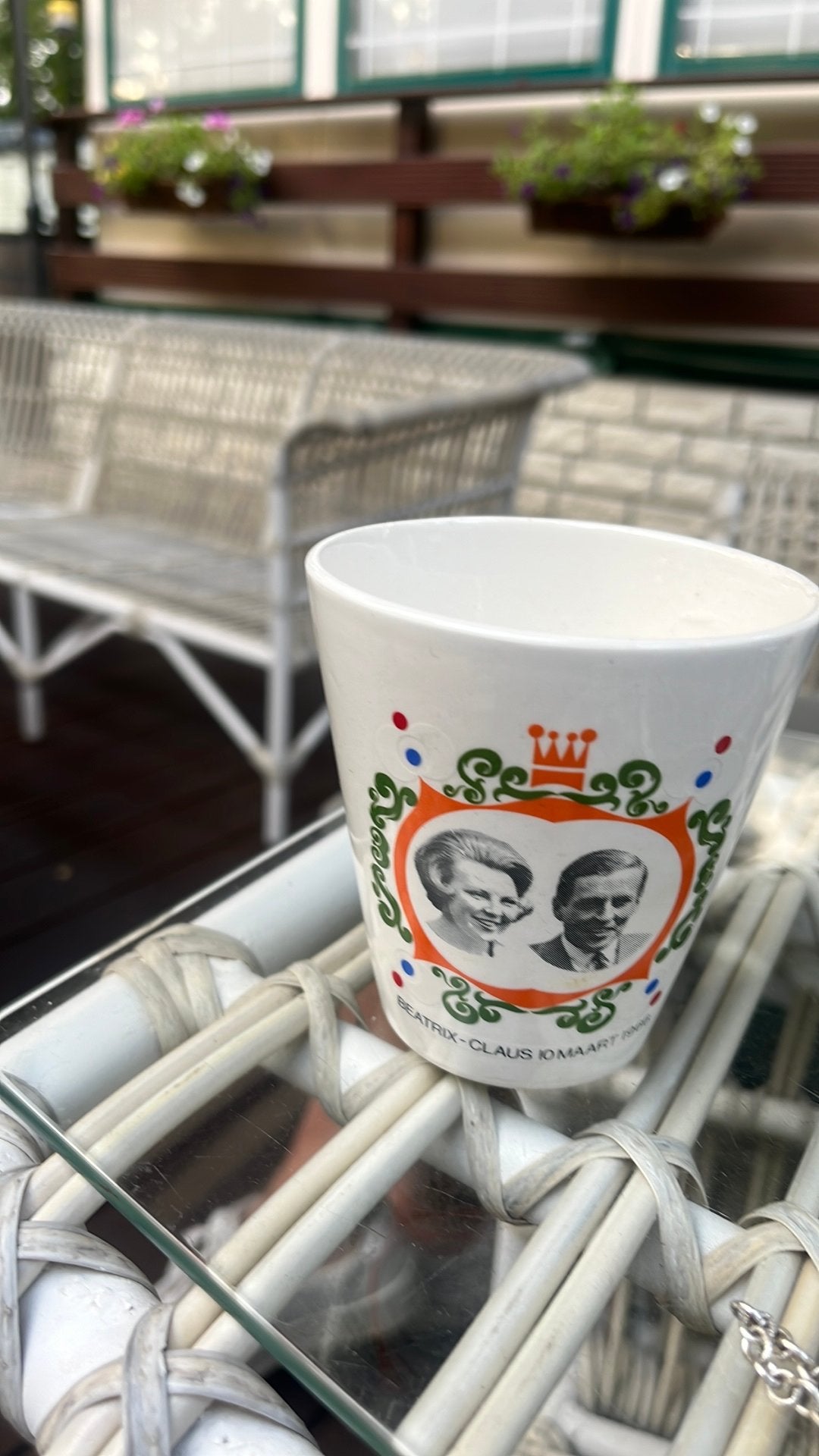 Beker trouwdag beatrix en claus, Ophalen of Verzenden, Zo goed als nieuw, Servies