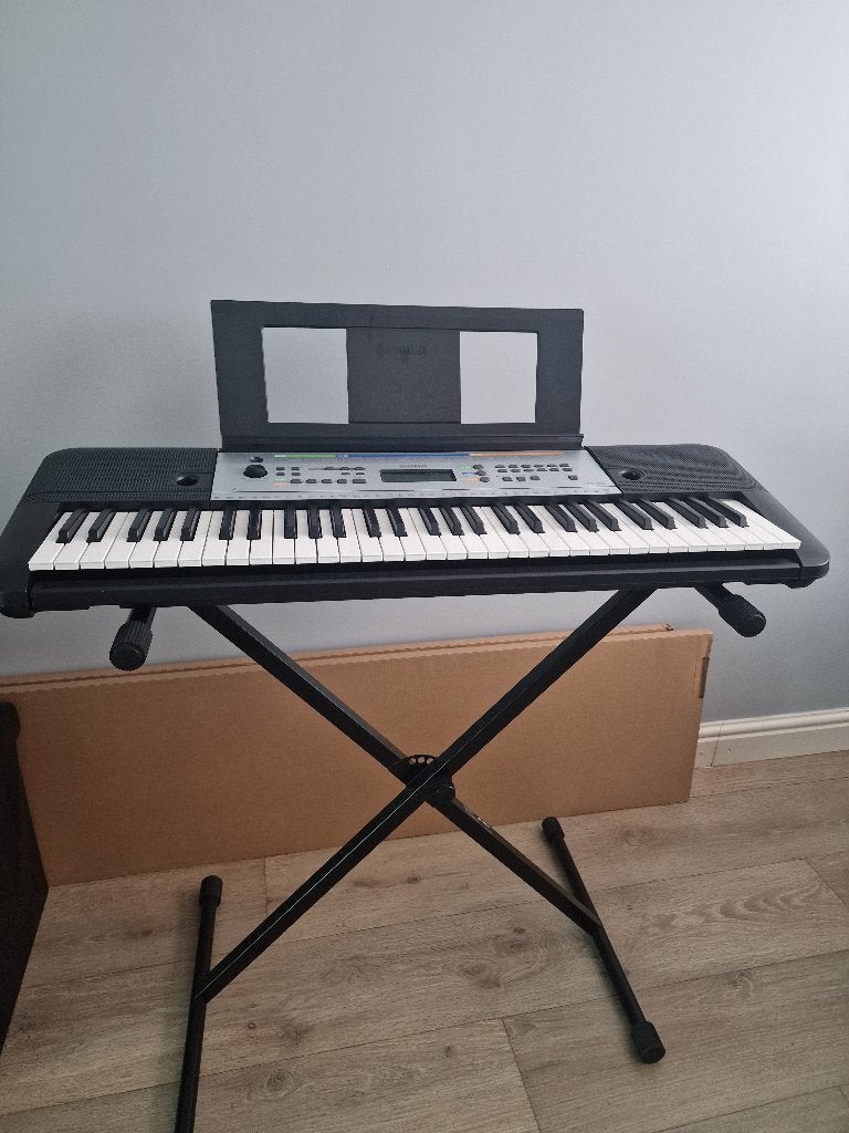 Keyboard met standaard, Muziek en Instrumenten, Keyboards, Ophalen, 61 toetsen, Midi-aansluiting, Yamaha