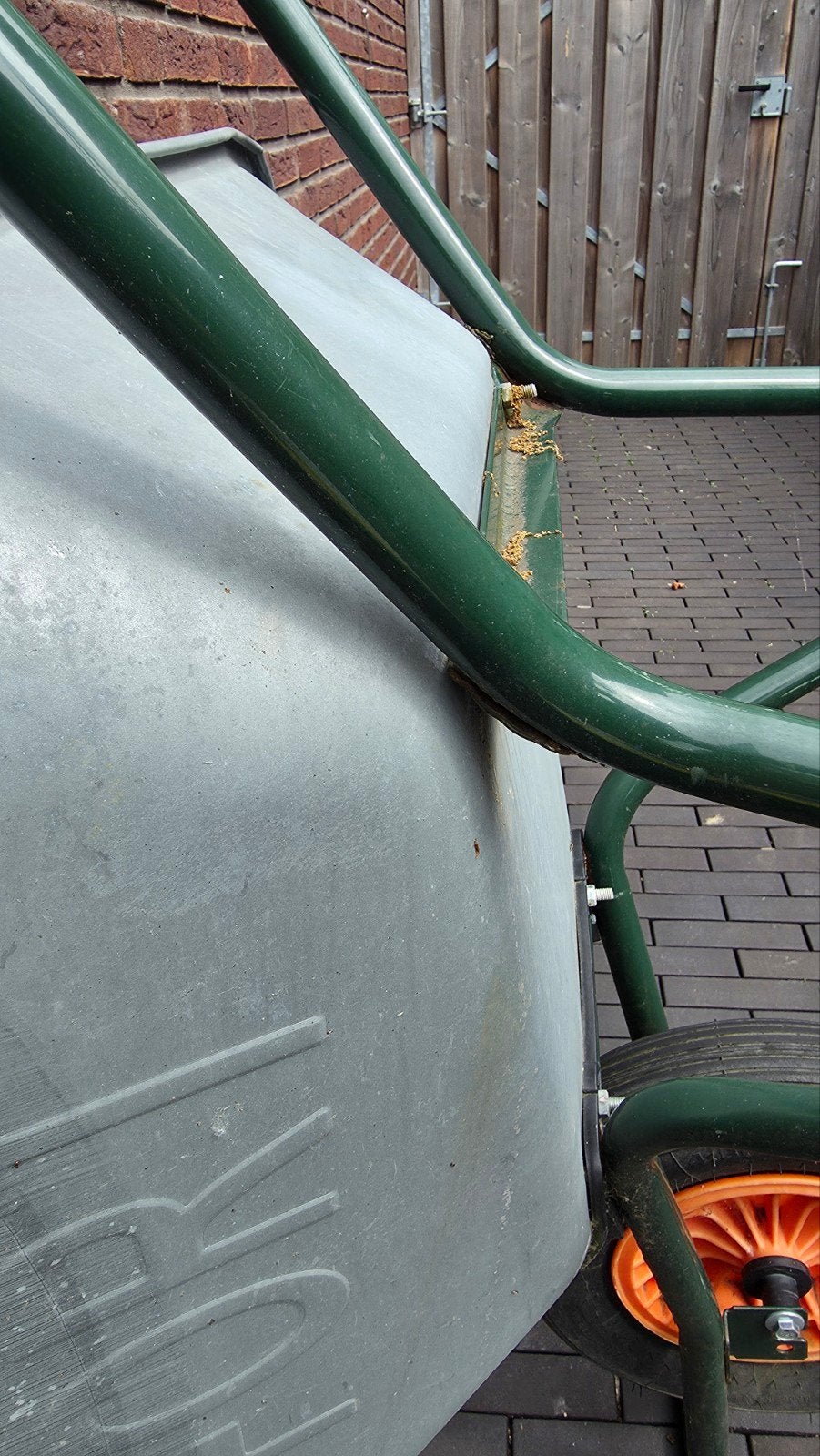Fort kruiwagen - Nieuwe band nodig, handvatten vastzetten, Tuin en Terras, Kruiwagens, Ophalen, Gebruikt