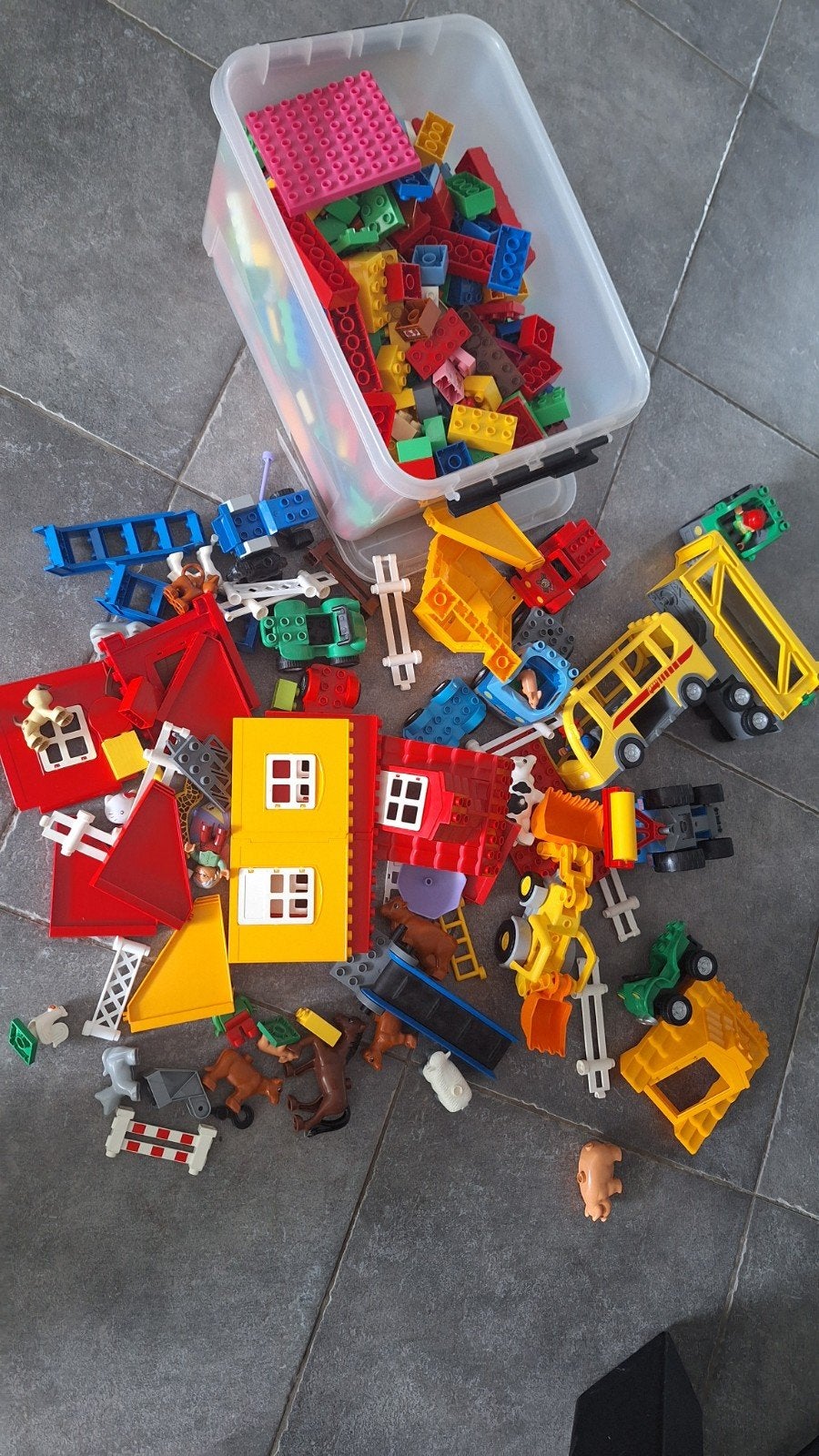 Grote doos duplo blokken. Met boerderij en auto's, Kinderen en Baby's, Speelgoed | Duplo en Lego, Ophalen of Verzenden